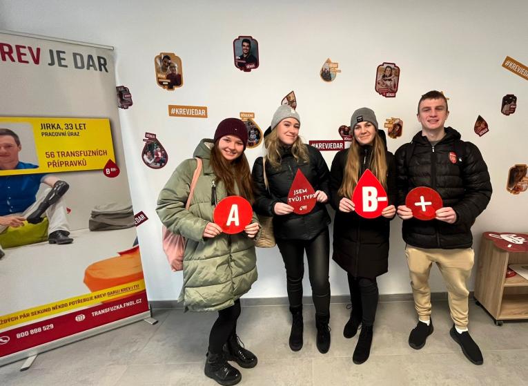 Epol daruje krev